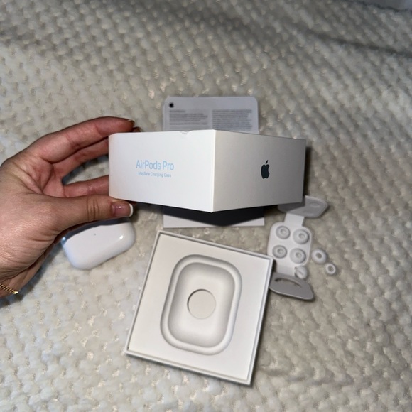 Apple Airpods Pro - Picture 6 of 6